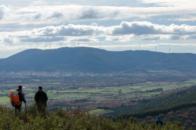 Stock Image: Hiking in the mountains around Sortelha, Serra da Estrela, Beira Alta, Portugal