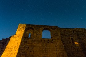 Stock Image: Kaiserpfalz in Gelnhausen (Hessen) at night under stars