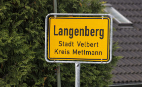 Stock Image: Langenberg Stadt Velbert Kreis Mettmann - town sign, place name sign