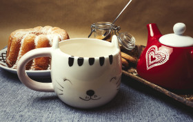 Stock Image: Lemon gugelhupf with icing sugar - coffee, cookies and cake