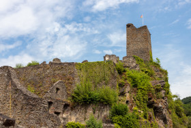 Stock Image: Manderscheid Castle in the volcanic Eifel of Germany