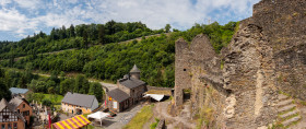 Stock Image: Manderscheid Castle Panorama in the volcanic Eifel of Germany