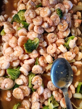 Stock Image: Pan-Seared Shrimps with Sautéed Broccoli