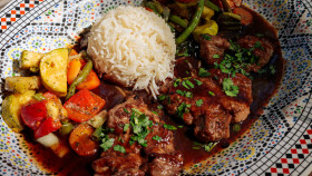 Stock Image: Plate with lamb, rice and grilled vegetables