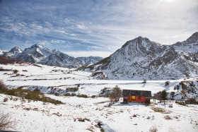 Stock Image: Snow-capped mountains in Spain landscape