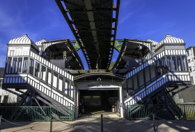 Stock Image: wuppertal monorailstation voelklingerstrasse