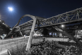 Stock Image: Wuppertal Suspension railway tracks brigde at night